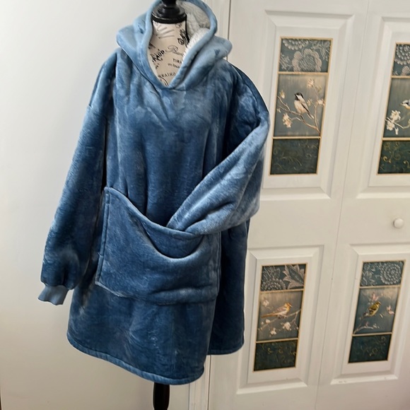 Sweaters - Wearable blanket